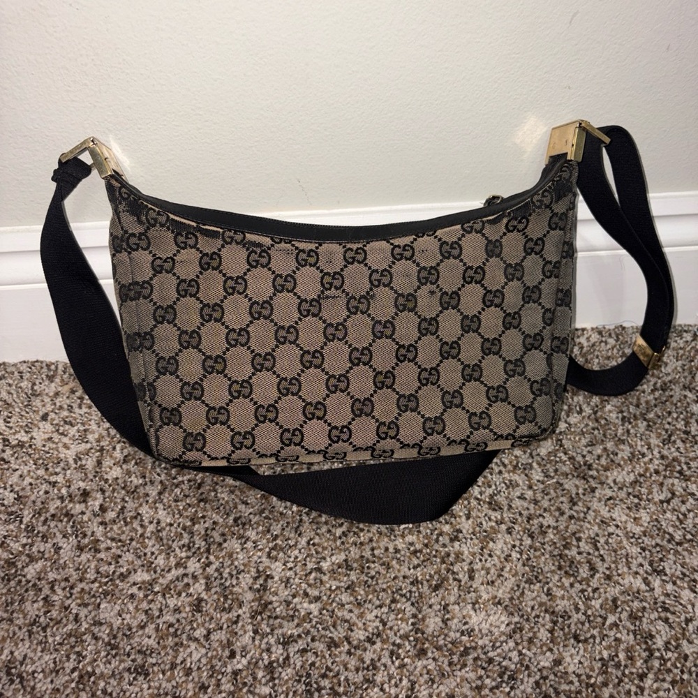 Gucci Beige GG Canvas Shoulder Bag with Black Strap and Gold Hardware - Picture 4 of 7